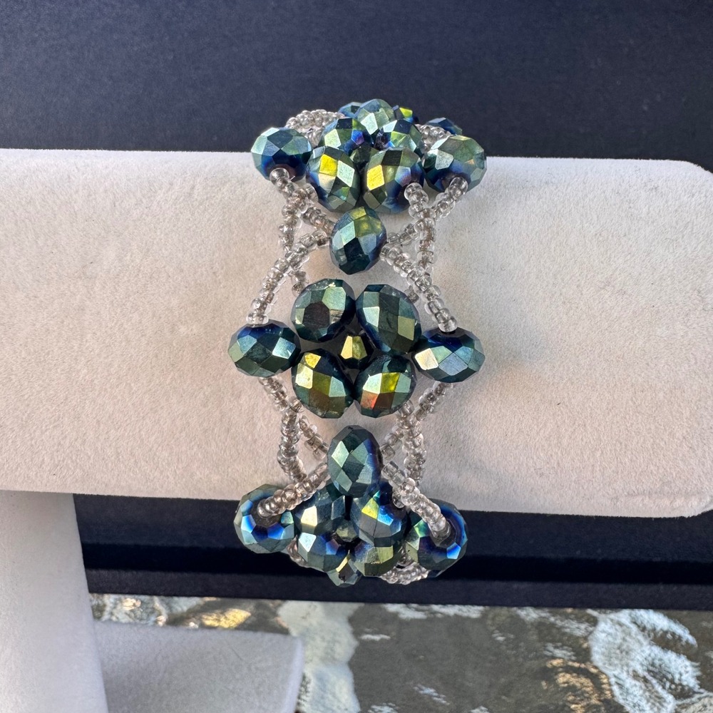Beaded Bracelet Iridescent Blue Green Crystal‎ Magnetic Closure Statement